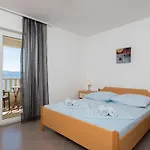 Beachfront Lara Апартаменты Омиш
