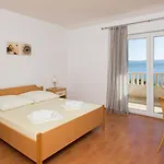 Beachfront Lara * Omiš