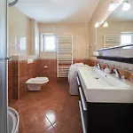 Beachfront Lara Апартаменты *
