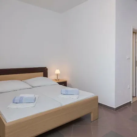 Beachfront Lara Apartamento Omiš