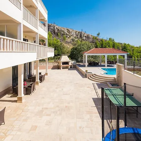 Beachfront Lara Apartamento Omiš