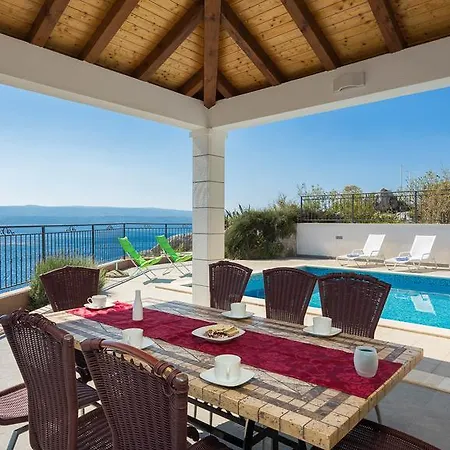 Beachfront Lara * Omiš