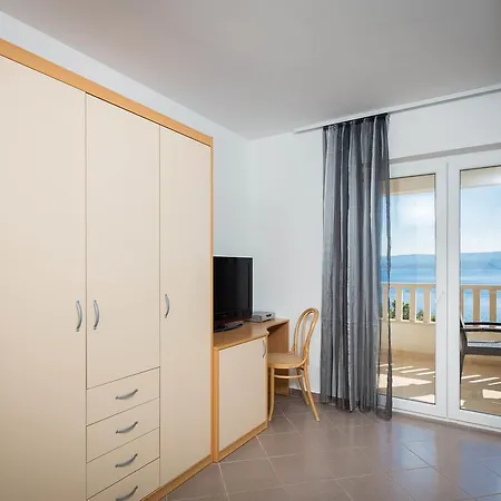 Beachfront Lara Omiš