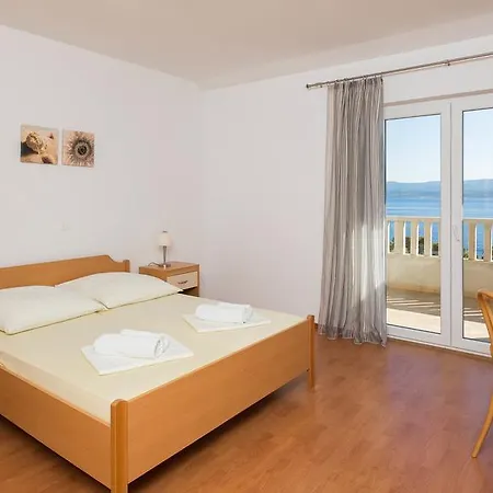 Beachfront Lara * Omiš