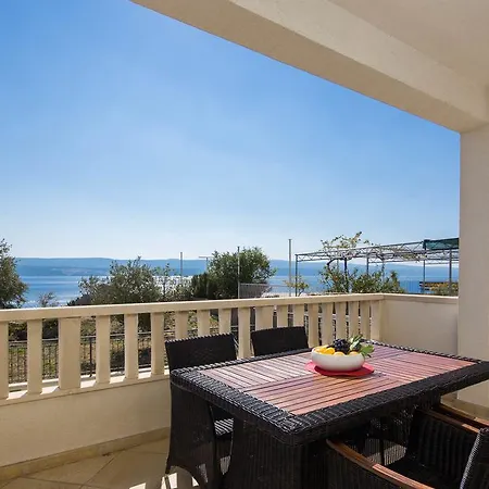 Beachfront Lara Omiš