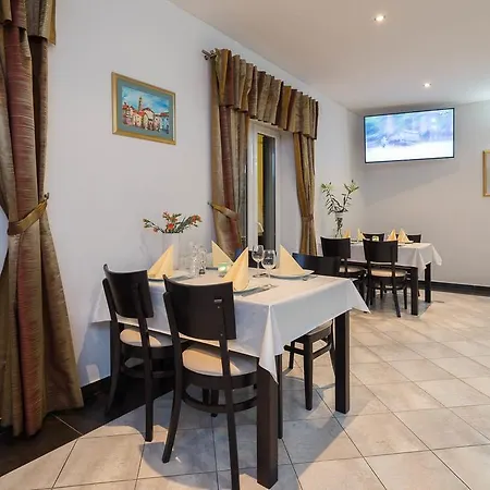 Beachfront Lara Omiš