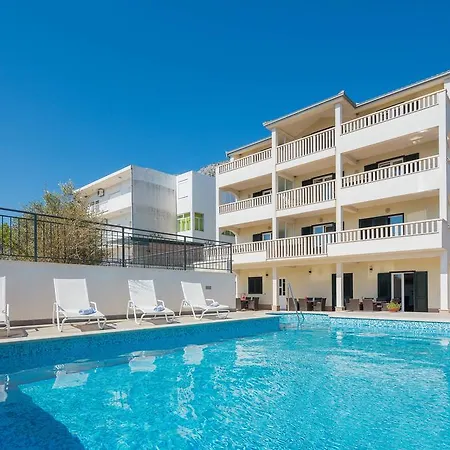 Beachfront Lara Apartment