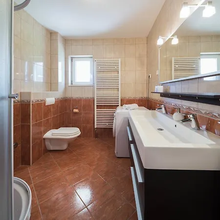 Beachfront Lara Apartament *