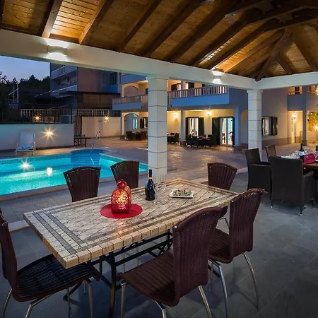 Beachfront Lara * Omiš