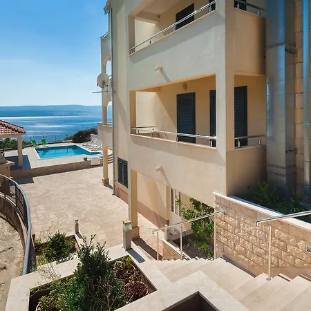 Beachfront Lara Omiš